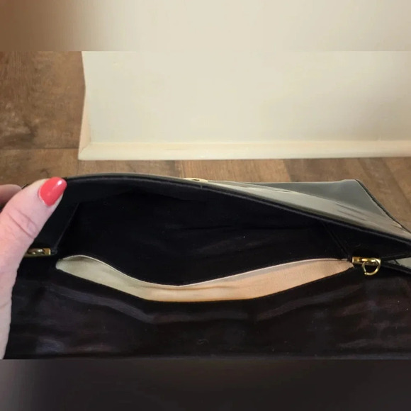 Lovely Vintage Black Patent Clutch Purse - Picture 4 of 7